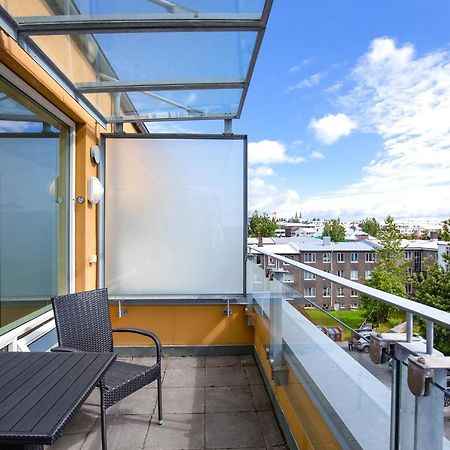 Penthouse Apartment On The Main Shopping Street Reykjavík Eksteriør billede