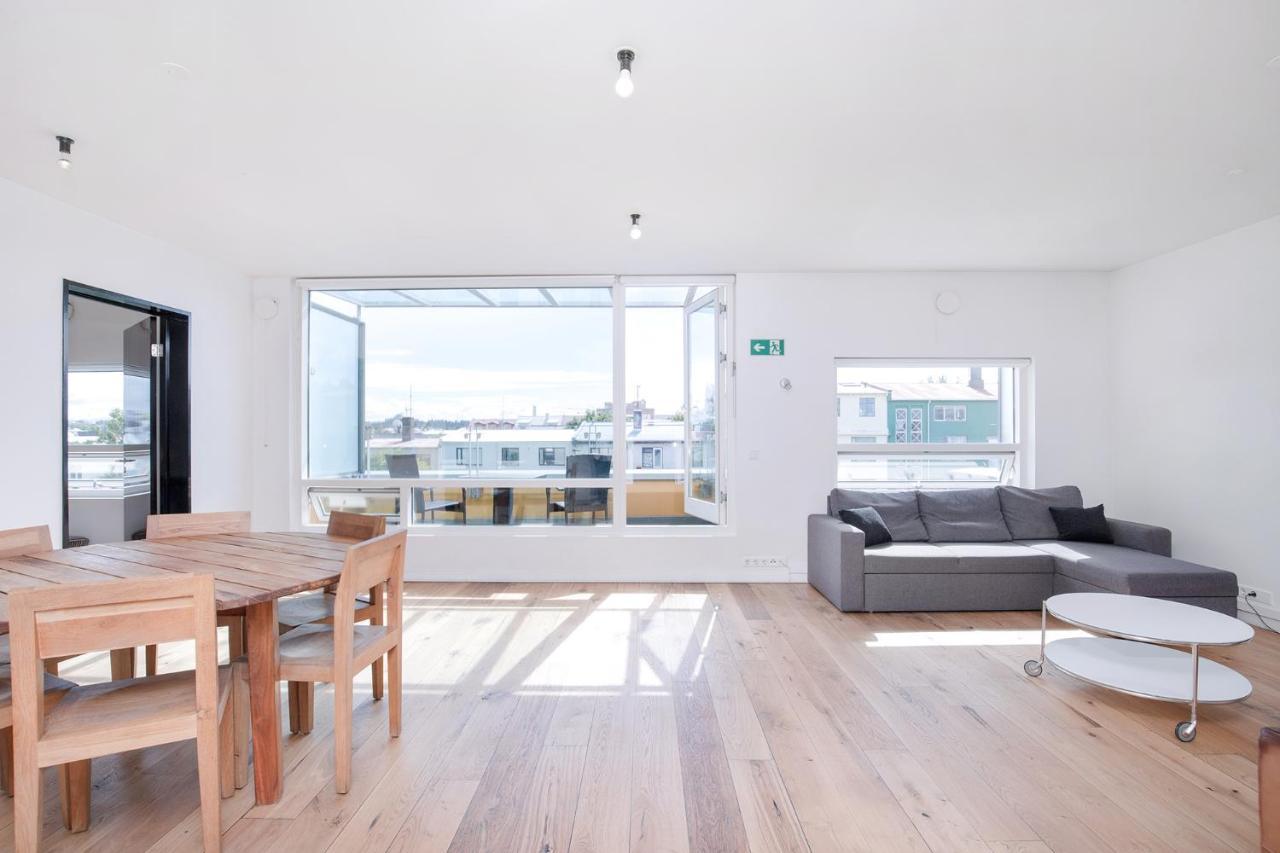 Penthouse Apartment On The Main Shopping Street Reykjavík Eksteriør billede